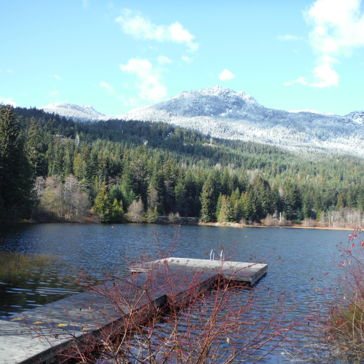 Nita Lake à la fin de l'automne